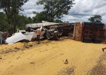 Colisão entre carretas mata uma pessoa nesta tarde na BR-267