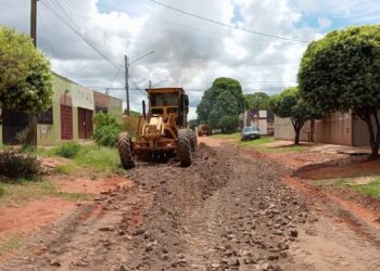 Prefeitura intensifica manutenção de vias não pavimentadas em quase 30 bairros da Capital
