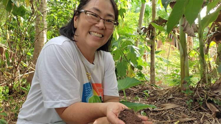 Mês da Mulher: agricultora familiar que sonha fazer da agrofloresta a sua moradia