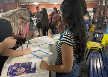 IEL participa de feira de empregabilidade e cadastra 150 alunos para vagas de estágio