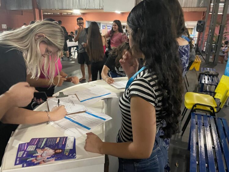 IEL participa de feira de empregabilidade e cadastra 150 alunos para vagas de estágio