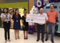 Iniciativa que arrecada troco entre clientes entrega mais de R$22 mil a hospital