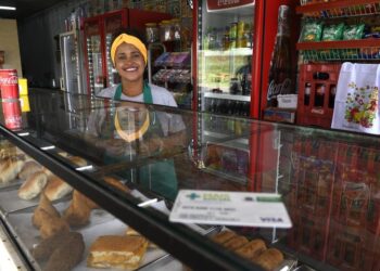 Com lanchonete em pleno vapor, mais uma beneficiária devolve cartão do Mais Social