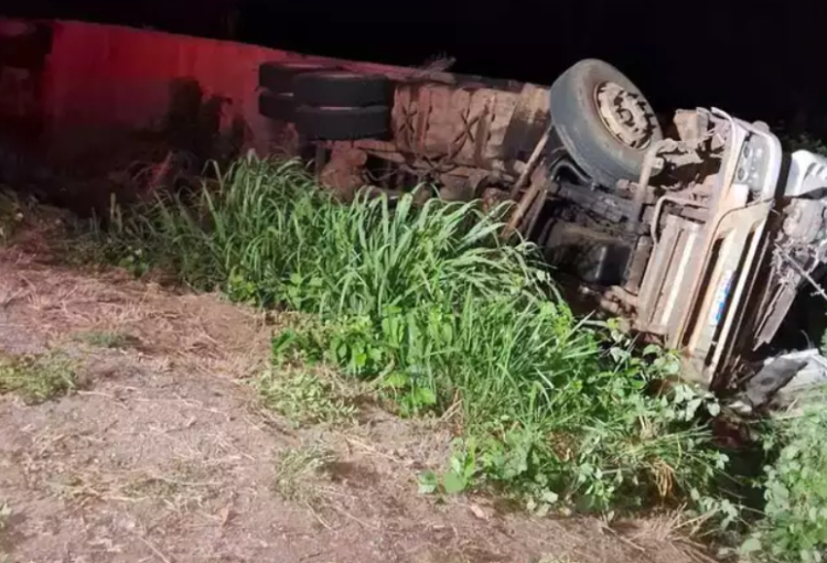 Condutor de carreta com bois tomba veículo e morre em distrito de Caracol