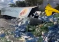Casal e criança de 5 anos morrem em colisão entre Hilux e caminhão, os veículos pegaram fogo