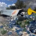 Casal e criança de 5 anos morrem em colisão entre Hilux e caminhão, os veículos pegaram fogo