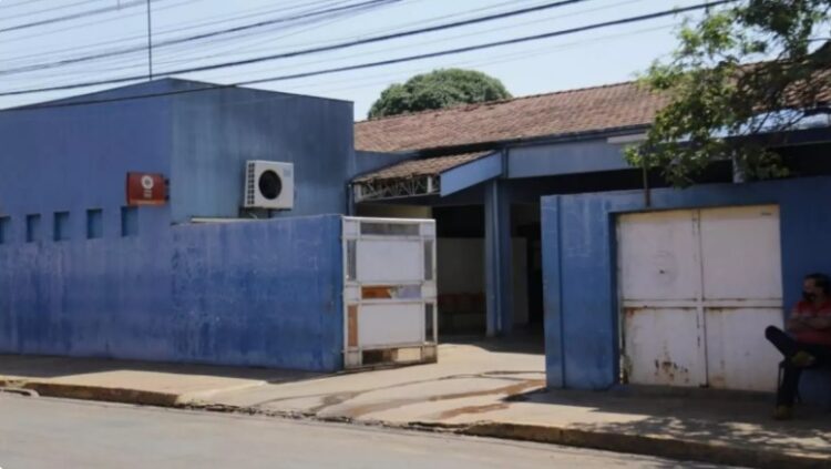Preso, ladrão bate a cabeça, em surto psicótico, e morte é constatada em posto de saúde
