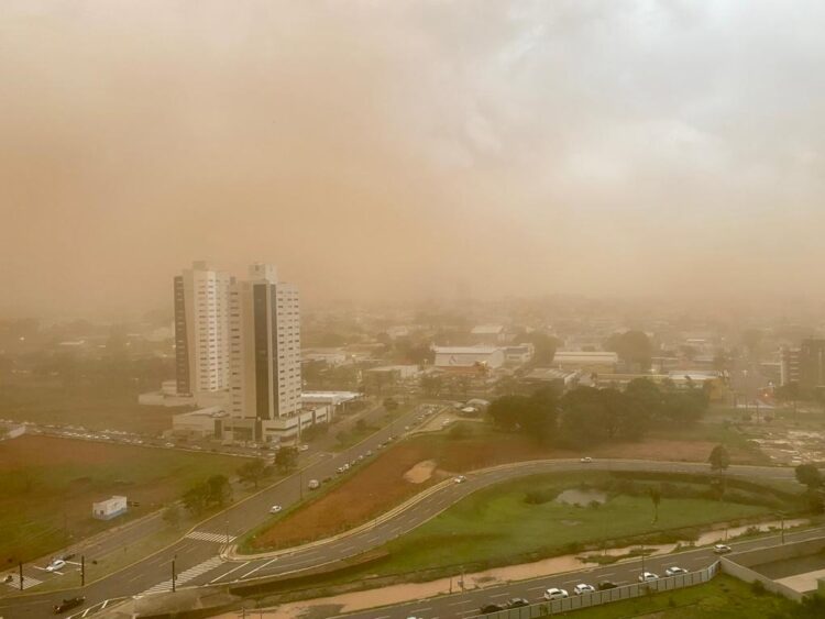 Capital tem tempestade com ventos e poeira, mas onda de calor deve permanecer, segundo Inmet
