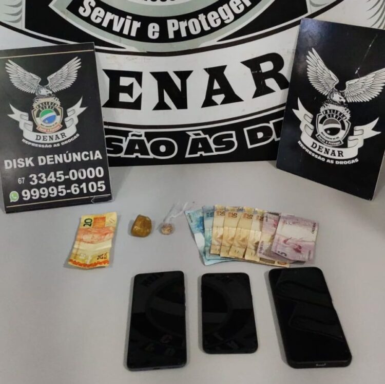 Denar apreende menor de 15 e prende maior de 22 anos por tráfico, no Tiradentes