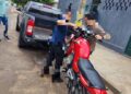 Após denúncia, jovem é preso com Yamaha YBR 125 adulterada, no Bairro Amambaí