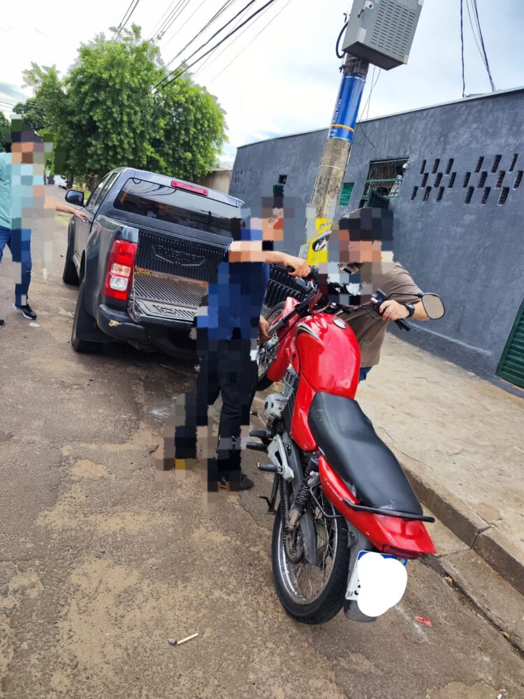 Após denúncia, jovem é preso com Yamaha YBR 125 adulterada, no Bairro Amambaí