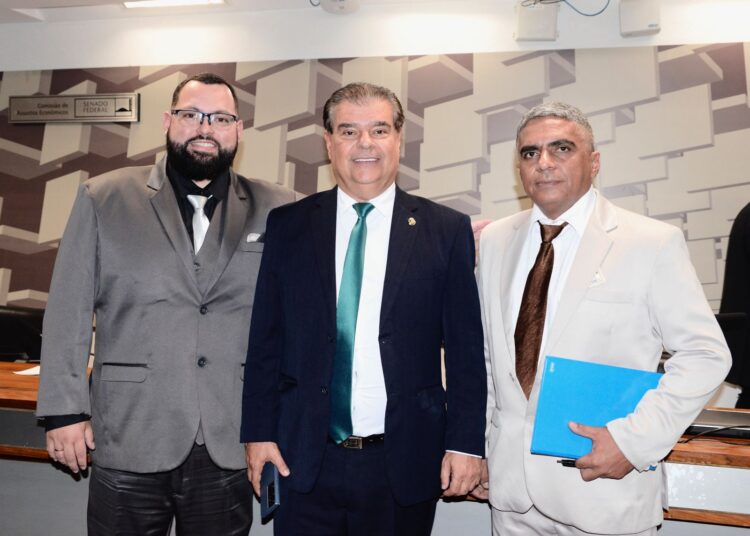 Senador lidera debate sobre atualização salarial esperada há mais de 60 anos