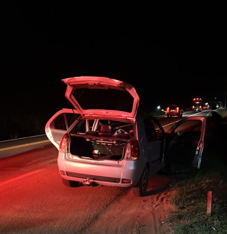 Casal é preso pelo DRACCO com 5 quilos de maconha em carro, durante diligências