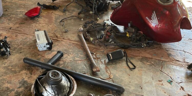 Três são presos por desmanche de motos e 5 motos furtadas são encontradas na Capital