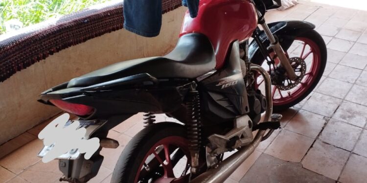Três são presos por desmanche de motos e 5 motos furtadas são encontradas na Capital