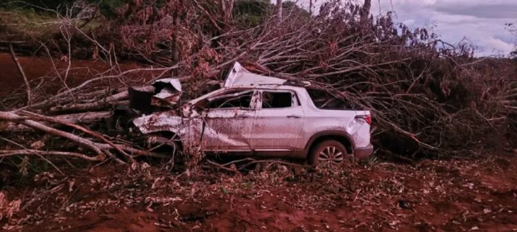 Menino de 3 anos morre em acidente com carro que tinha ex-vereadora como passageira