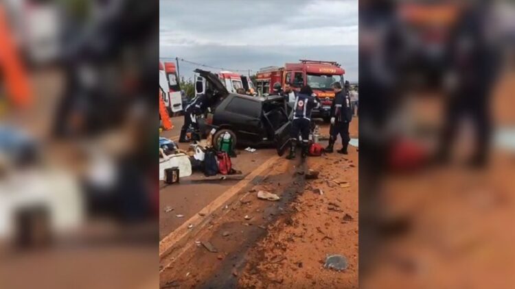 Após brigar com ex, condutor de Uno colide com caminhão e morre, em Três Lagoas