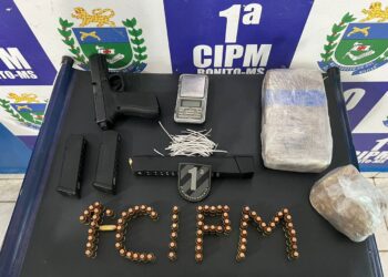 Em operação da PM, três pessoas são presas, drogas e arma apreendidas, em Bonito