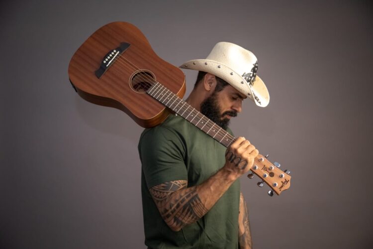 Tributo a João Carreiro acontece em junho, no CLC, com música, inauguração de uma estátua e muita emoção