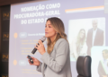 Procuradora-geral fala sobre liderança feminina na advocacia pública durante palestra no RS