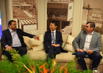 Presidente da Fiems recebe o embaixador do Japão no Brasil na Casa da Indústria