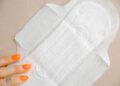 Campanha arrecada absorventes e itens de higiene para mulheres em situação de vulnerabilidade