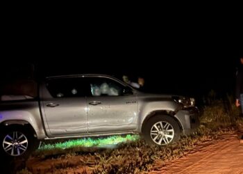 Três brasileiros são mortos dentro de Toyota Hilux, na fronteira