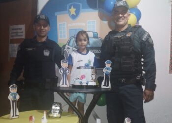Grande admiradora da PM, menina ganha presença de policiais em festa de aniversário