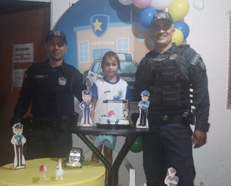 Grande admiradora da PM, menina ganha presença de policiais em festa de aniversário
