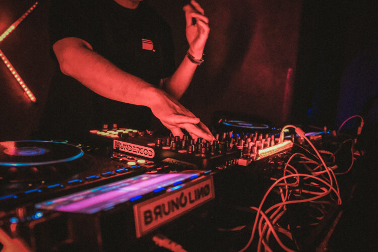 Festa “Frisson” resgata movimento da música eletrônica, em Campo Grande