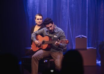 Em cartaz, peça “Todo Redemoinho começa com um sopro” em teatro reinaugurado