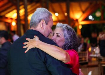 Dança é atividade que diverte, fortalece o corpo e exercita a mente na terceira idade