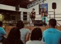 Após sucesso, show com Jerry Espíndola e Ju Souc irá a mais 3 escolas na próxima semana