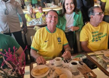 Prefeita Adriane Lopes se encontra com Bolsonaro e participa de ato em prol da Democracia no Rio de Janeiro