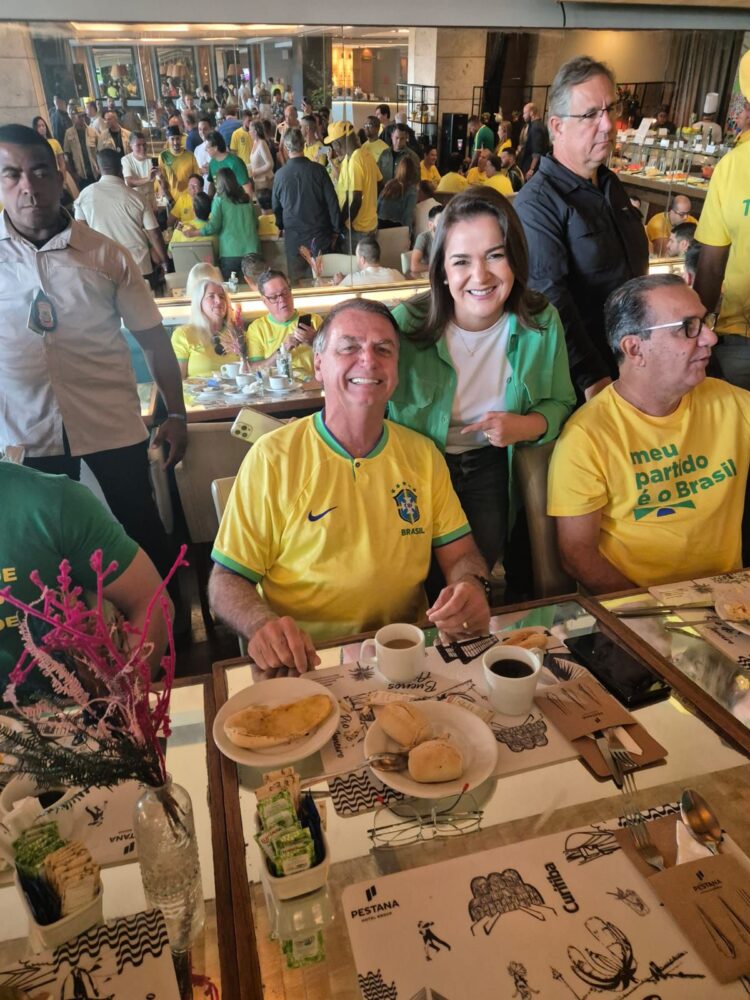 Prefeita Adriane Lopes se encontra com Bolsonaro e participa de ato em prol da Democracia no Rio de Janeiro
