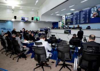 Vereadores aprovam seis projetos e mantêm dois vetos na sessão desta terça-feira