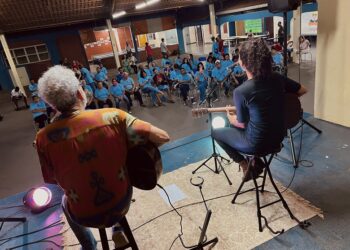 Pop & Poesia, projeto com Ju Souc e Jerry Espíndola, encantam alunos do EJA