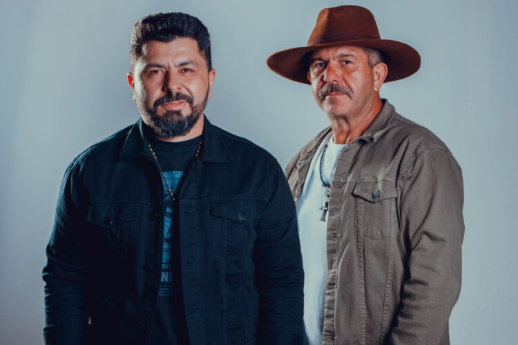 Conhecidos por músicas de sucesso, Victor Gregório e Marco Aurélio fazem show na Expogrande