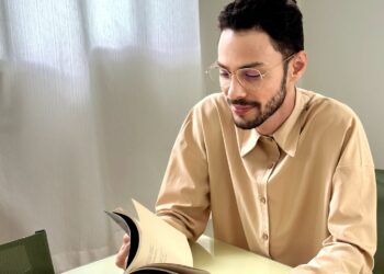 Jovem poeta lança livro “Áspero” que convida leitores a uma viagem emocional profunda