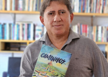 Poeta Rubenio Marcelo lança livro com apoio de faculdade da Capital