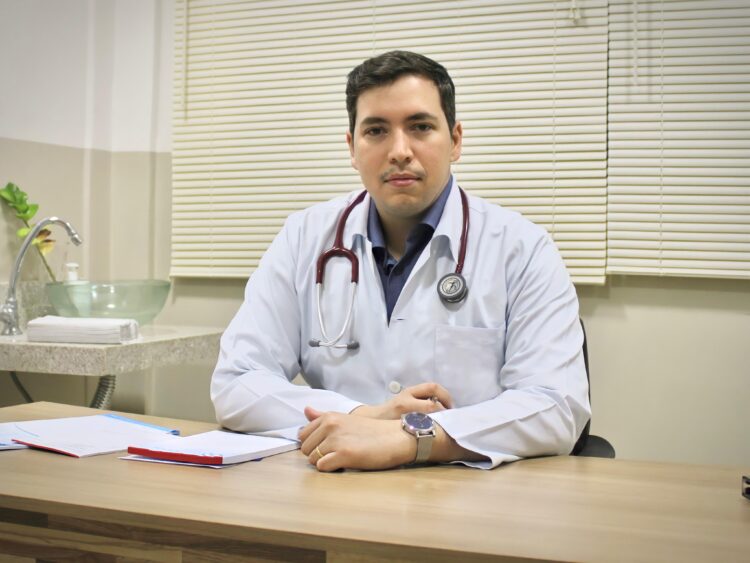 Neurologista desvenda mitos sobre epilepsia e destaca medidas preventivas para gerenciar a condição