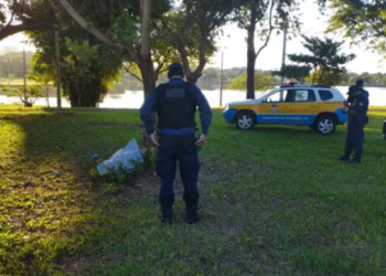 Corpo de professor é encontrado em parque com tiro na cabeça e revólver ao lado