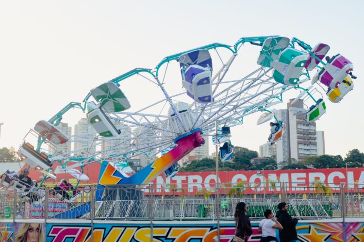Campanha solidária dá direito a andar em todos os brinquedos do Ita Center Park