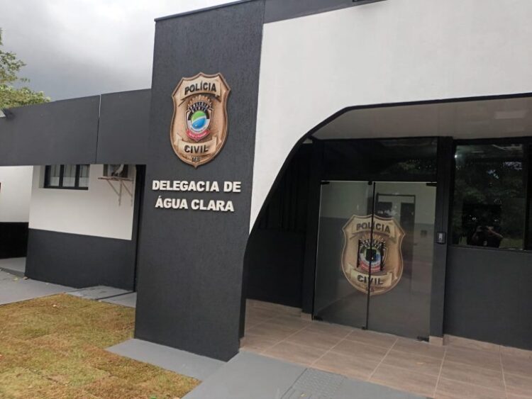 Homem é preso por roubar cel. da ex e ter divulgado vídeos íntimos dela em grupo de WhatsApp