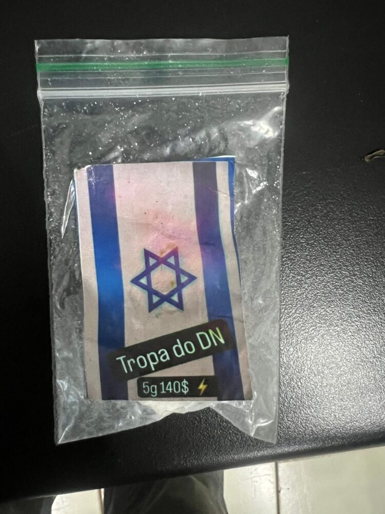 “Tropa do DN, Baga da Viela”: Menor é apreendido no Santa Emília com droga codificada