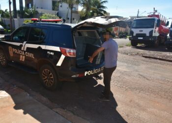 Polícia apreende computadores em casa de professor acusado de estuprar filha