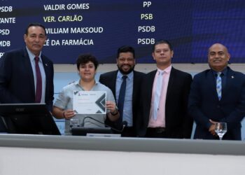 Vereadores homenageiam shopping pelo fomento à arte e relevância social