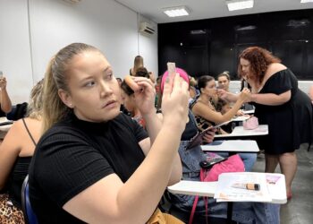 Prefeitura abre inscrições para curso gratuito de Automaquiagem e Análise Comportamental