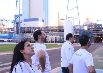 Em visita à fábrica da Suzano, professores da Escola Sesi de Três Lagoas discutem parceria no ensino