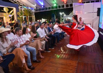Música e dança abrem noite que apresenta oportunidades com o Paraguai
